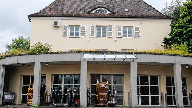 Der ehemalige DHL-Zustellstützpunkt in der Bahnhofstraße wird derzeit leergeräumt. Auf dem Areal will ein Investor einen Gebäudekomplex ...