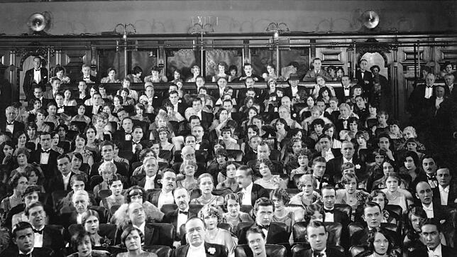 Das war einmal: volle Ränge in Theater, Kino oder Konzertsaal. Mancher Veranstalter ist allmählich in seiner Existenz bedroht.