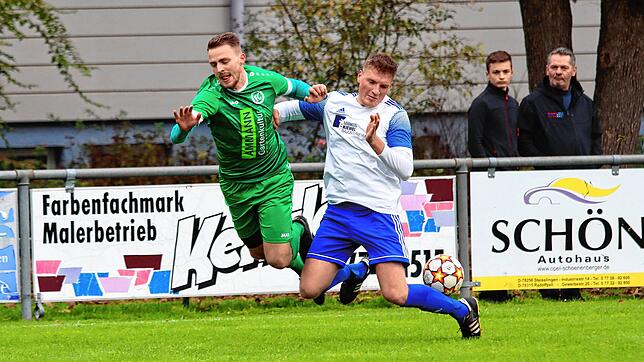 Hart umkämpft war das Derby zwischen dem FC Steißlingen (grüne Trikots) und dem SV Orsingen-Nenzingen.