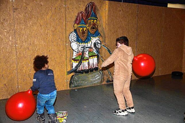 Bild 9: Fasnacht in Mühlingen: Umzug, Narrenkutsche und Spaß für Kinder bei der Sunnelöscherzunft!