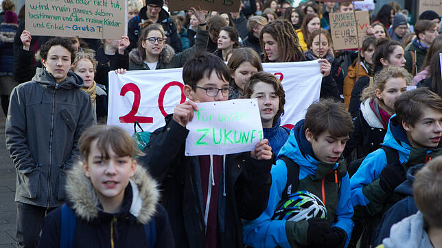 Bei den "Fridays for future"-Demonstrationen in Konstanz, hier vor einer Woche, laufen auch Singener Schüler mit. Bisher hält sich das ...