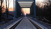 Bis Ende 2021 soll die gesamte Südbahnstrecke von Ulm nach Friedrichshafen elektrifiziert sein. Auch der Abschnitt der ...