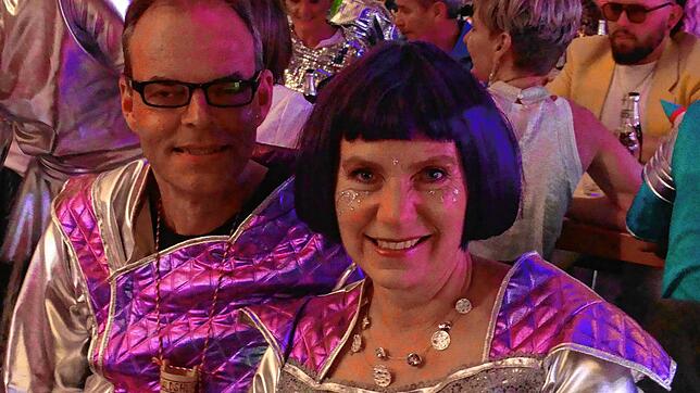 Auch die erste Beigeordnete Petra Dorfmeister und ihr Mann Stefan hatten sich für den Kappenabend in Waldshut in Schale geschmissen.