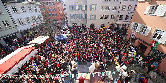 Wenn das Jakobiner-Tribunal zusammenkommt, ist der Obermarkt bis auf den letzten Zentimeter besetzt.