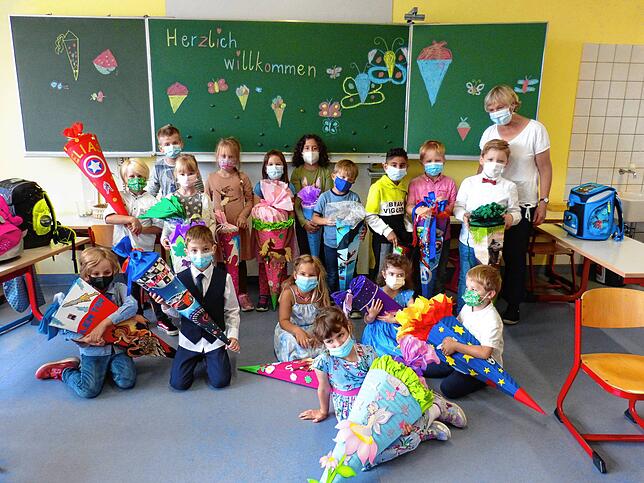 Herzlich Willkommen für die Klasse 1a der Lichtenbergschule am Standort Oberuhldingen. Die Klassenlehrerin der Erstklässler heißt Sabine ...