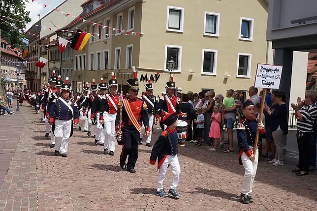 Bild 4: Schwyzertagsumzug in Tiengen 7.7.19