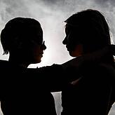 Der Vatikan lehnt einen Segen für homosexuelle Paare ab. Einige Pfarrer in Deutschland spenden ihn trotzdem.