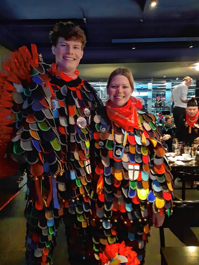 Marius und Maja Topka haben ein besonderes Häs. Es ist von Oma Liselotte, die dieses Jahr 90 wird, handgemacht. Mit viel Liebe!