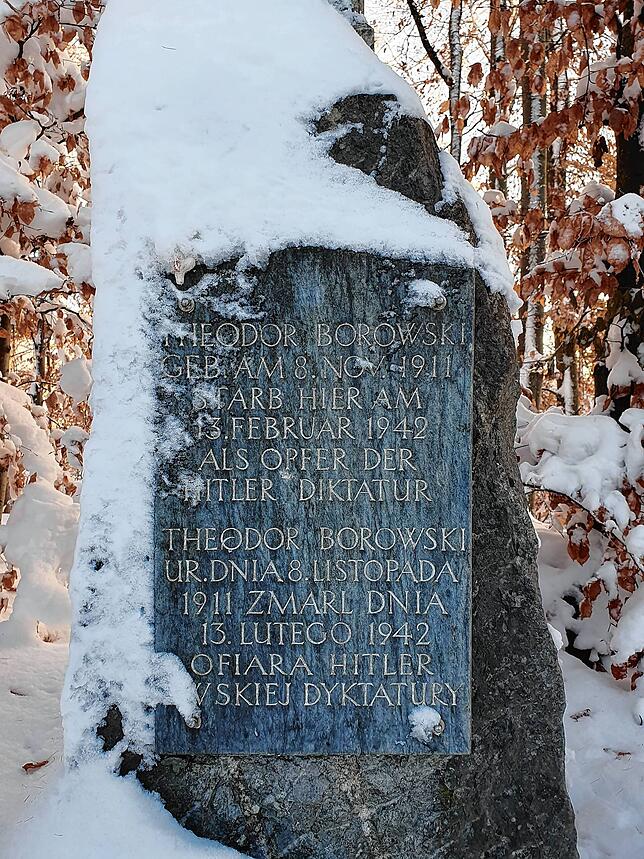Hier wurde ein polnischer Zwangsarbeiter im Zweiten Weltkrieg ermordet. Von Monika Rinderle ist an der Gedenkstätte nicht die Rede.