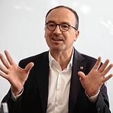 Uli Burchardt beim Interview kurz vor der Oberbürgermeisterwahl 2020. Er wurde von Andreas Schuler interviewt.