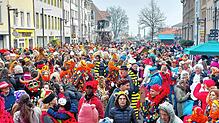 An Fasnacht kommen viele Leute zusammen, wie hier 2023 auf der Konstanzer Marktstätte. Ist das ein Paradies für Viren?