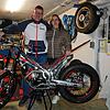 Sie lieben den Trial-Sport: Armin Prutscher und seine Frau Bettina mit einem ihrer Motorräder. Der 53-Jährige wurde vor Kurzem Deutscher ...