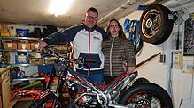 Sie lieben den Trial-Sport: Armin Prutscher und seine Frau Bettina mit einem ihrer Motorräder. Der 53-Jährige wurde vor Kurzem Deutscher ...