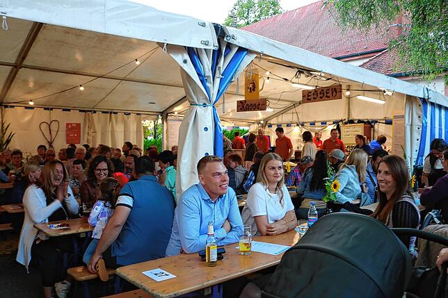 Bild 15: Neudingen zeigt sich blau-weiß Musikkapelle lud zum Bayerischen Wochenende