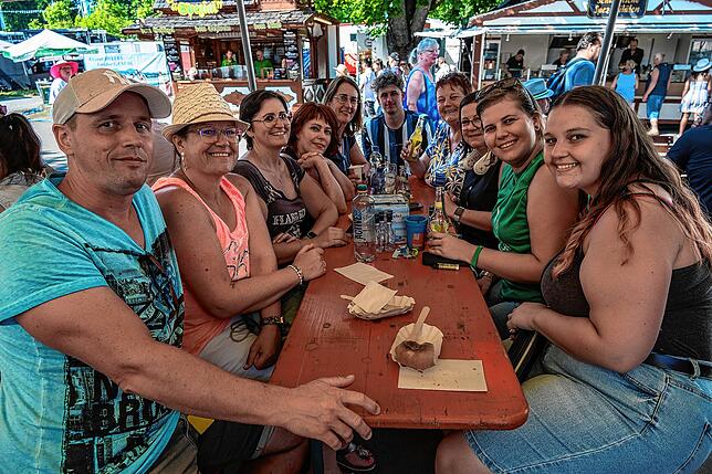 Bild 7: Seehasenfest 2022: Besucher freuen sich über den Rummel