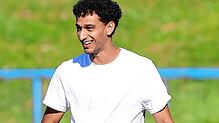 Gute Laune herrscht derzeit bei Spielertrainer Adel Grimm und seinem SC Konstanz-Wollmatingen. Am Samstag ist die SG ...