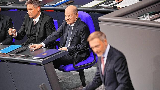 FDP-Vorsitzender Christian Lindner antwortet in der Bundestagssitzung am 16. Dezember 2024 auf die Vertrauensfrage von Bundeskanzler ...