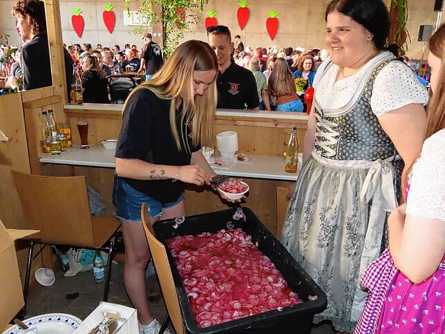 Und wie immer beim Rettichfest des MVÖ gehört die Portion pikanter Rettich zur Abwechslung dazu.