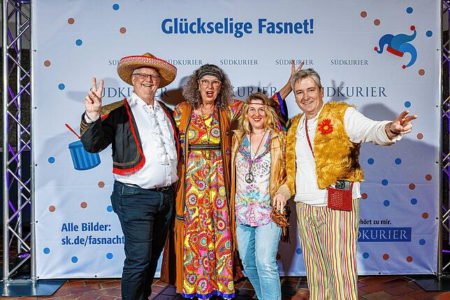 Bild 6: Die Narren im Konzil an der SÜDKURIER-VIP-Wand (Teil 4)