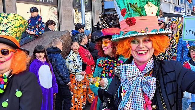 Fantastisch: Die Joggele Frauen als Hutmacher aus Alice im Wunderland. Bild: