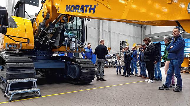 Die Firma Morath öffnete für 24 SÜDKURIER-Leser die Türen. In zwei Gruppen haben sie die Möglichkeit, den Maschinenbauer zu besichtigen.