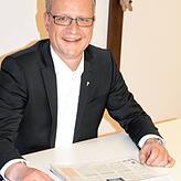 Dekan Stefan Schmid wird mit dem Alefanzorden ausgezeichnet.