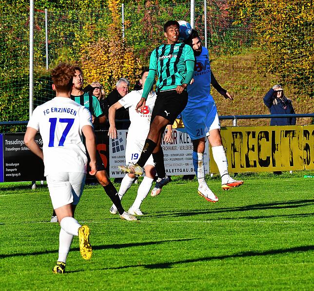 Bild 38: FC Zell übernimmt mit dem 2:1 beim FC Erzingen die Tabellenführung &ndash; und wir haben die Bilder!
