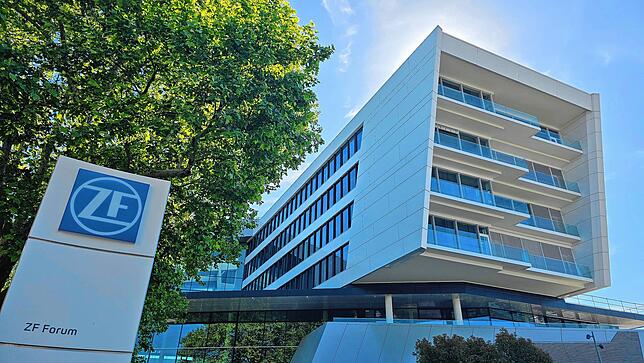 Das ZF Forum, die Zentrale des Stiftungskonzerns in Friedrichshafen. ZF plant, seine Sparte für Antriebe auszugliedern und für Partner ...
