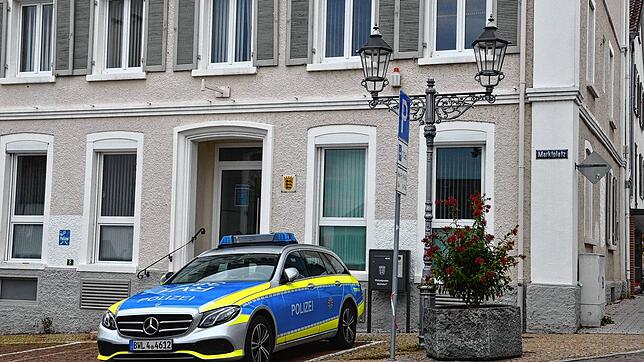 Der Polizeiposten Markdorf ist nur tagsüber besetzt. In der übrigen Zeit decken die Reviere in Friedrichshafen und Überlingen den ...