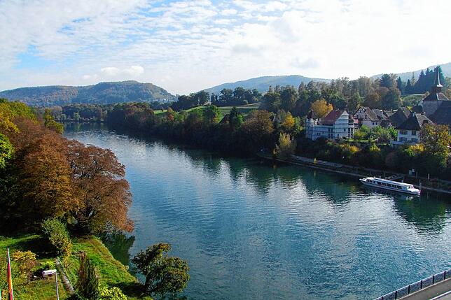 Blick aus dem Turm von Schloss Rötteln auf die herrliche Rheinlandschaft und das benachbarte Kaiserstuhl.