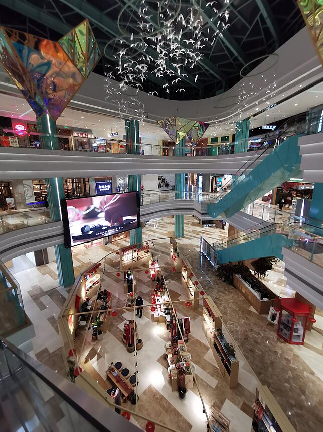 Ein Einkaufszentrum in Peking ist wie leer gefegt.