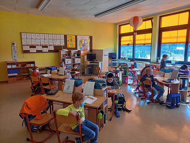 Räumlich bestens ausgestattet, hell und freundlich, präsentiert sich die Grundschule in Obereschach. Hier ein Blick in ein Klassenzimmer.