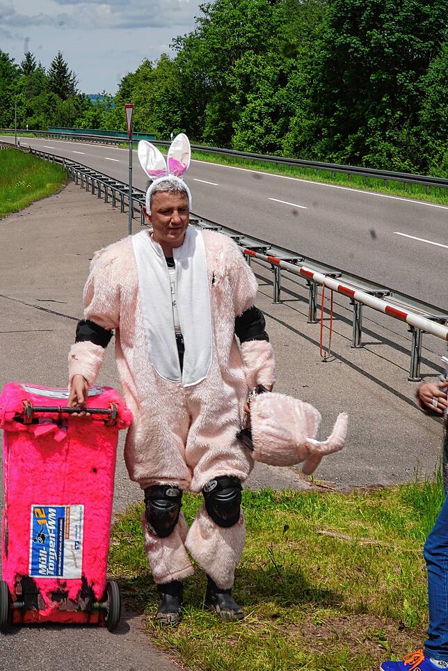 Der Narrenvater der Neustädter Gägs Locke (Marc Sigwart) hat mit dem Bunny-Corner sogar seine eigene Kurve. Mit der hat er im ...