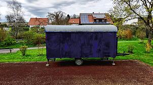Der Bauwagen als Treffpunkt für Jugendliche in Wald erhält am Auslauf der Tartanbahn hinter der Grundschule seinen künftigen Standort. ...