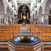 Kein Weihwasser in der Münsterkirche.