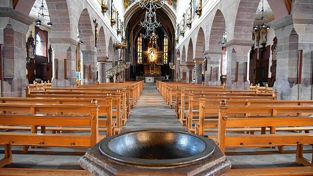 Kein Weihwasser in der Münsterkirche.