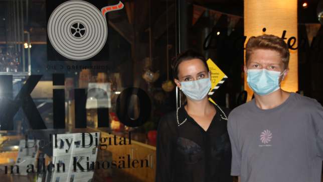 Lavinia und Nik Lailach kurz vor der ersten Vorstellung am Mittwoch in der Cinégreth, zu der zwei Besucher kamen. Sie hoffen, dass es ...
