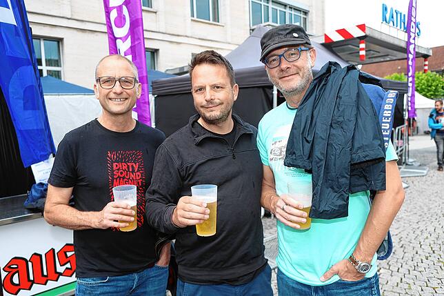 Bild 11: Gute Stimmung bei Regen auf dem Hohentwielfestival