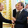 Treue Freunde: Der russische Präsident Wladimir Putin (links) und der ehemaliger deutsche Bundeskanzler Gerhard Schröder begrüßen sich ...