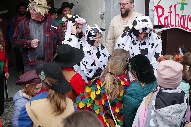 Bild 8: Piraten stürmen das Rathaus in Öhningen: Diese Fasnacht-Bilder müssen Sie sehen!