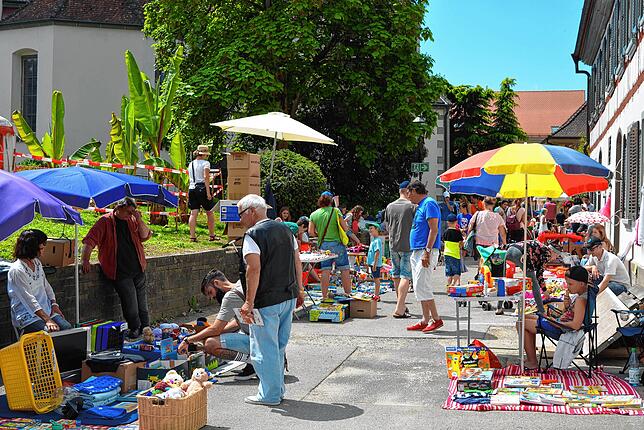 2018: Zwei Tage lang durften sich die jungen Verkäufer des Kinderflohmarktes über Sonnenschein und gute Geschäfte freuen.