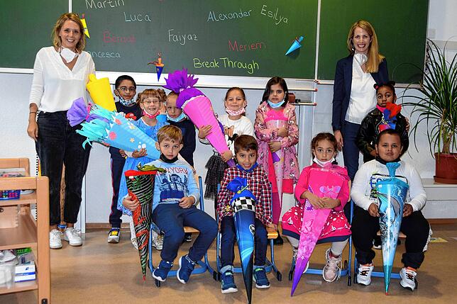 Mit bunten Schultüten starteten am SBBZ Lernen in Salem zehn Erstklässler in das Abenteuer Schule. Ihre Klassenlehrerin ist Jessica ...
