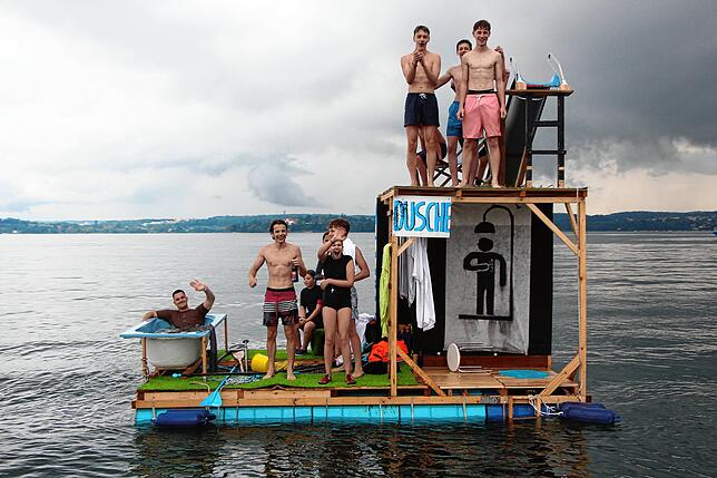 Bild 6: Uhldingen feiert: Die besten Bilder vom ersten Tag des Hafenfestes mit Schrottregatta