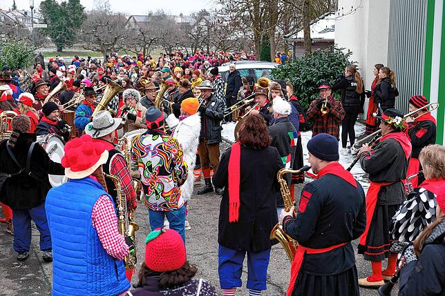 Bild 3: Bilder vom Zunftmeisterempfang und vom Narrenbaumstellen in Kippenhausen