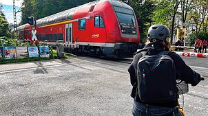Die Schwarzwaldbahn fährt wieder regelmäßig nach Konstanz &ndash; das Bild entstand im Oktober in Petershausen.