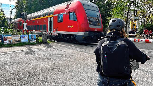 Die Schwarzwaldbahn fährt wieder regelmäßig nach Konstanz &ndash; das Bild entstand im Oktober in Petershausen.
