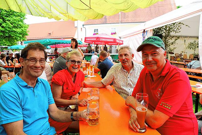 Bild 21: Das Dorffest in Aach-Linz lockt viele Besucher