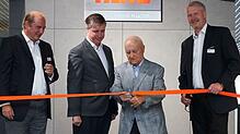 Ex-Firmenchef Arthur Notdurft (Mitte) eröffnete mit Finanzchef Thomas Kresser, Investor Jason Carley und Geschäftsführer Andreas ...