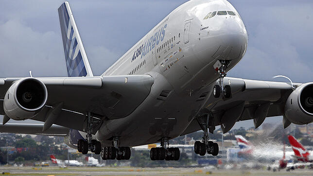 Eine Demonstration seiner Größe zeigte der Doppelstock-Airbus A380 auch in Sidney 2007 (hier beim Start). Damals war man noch ...