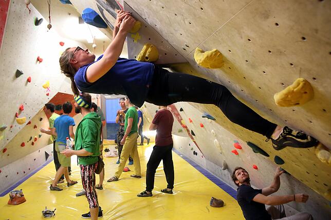 Im DAV-Kletterzentrum in Friedrichshafen kann geklettert und gebouldert werden.
